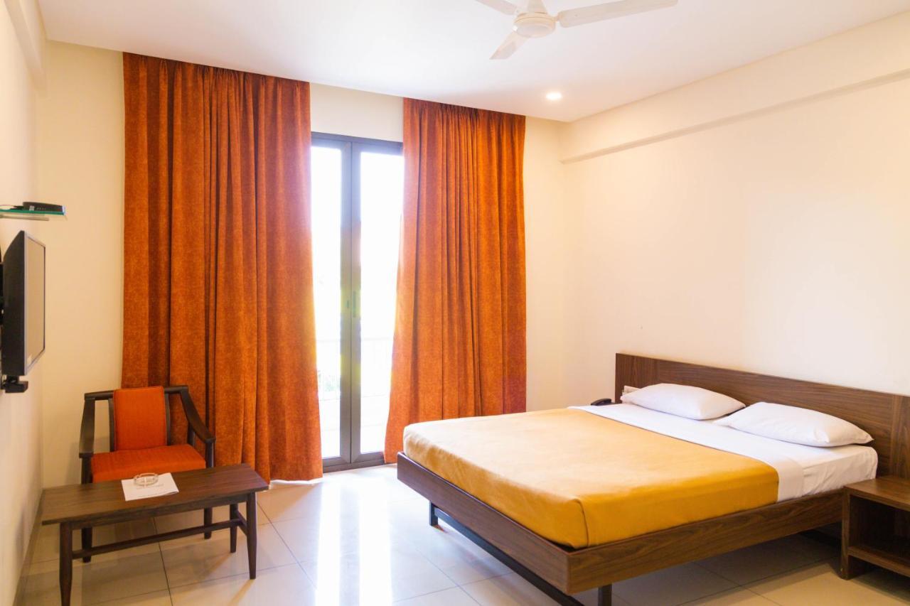 Hotel Dreamland Πούνε Εξωτερικό φωτογραφία